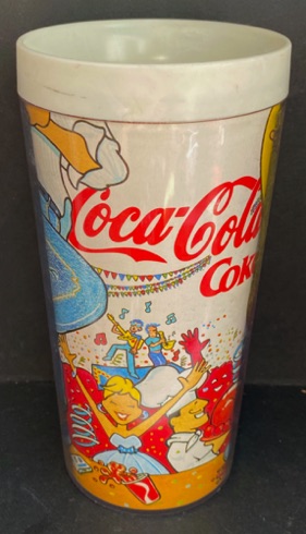 58236-1 coca cola plastic drinkbeker.jpeg